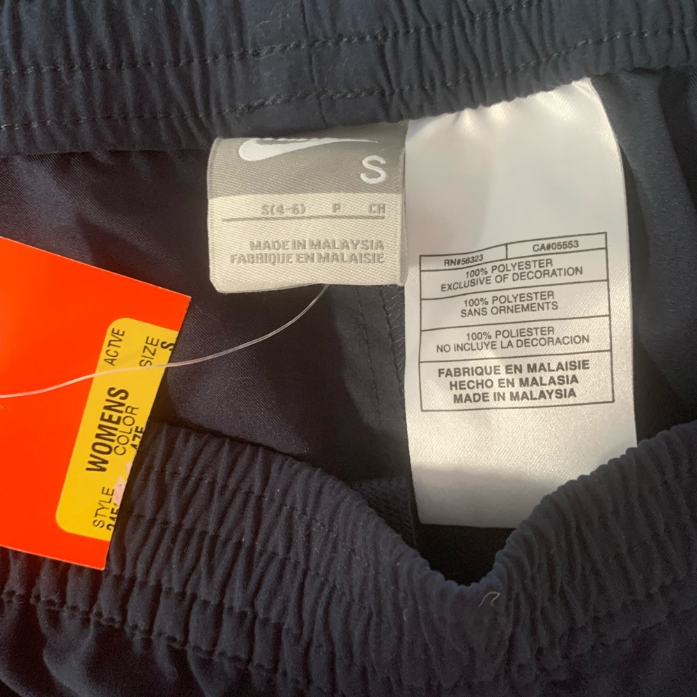 Nike navy/white crop active pants. Size small 4-6 - Picture 4 of 4